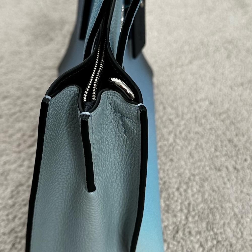 Coach , mixed blues, zippered closure - Picture 16 of 17